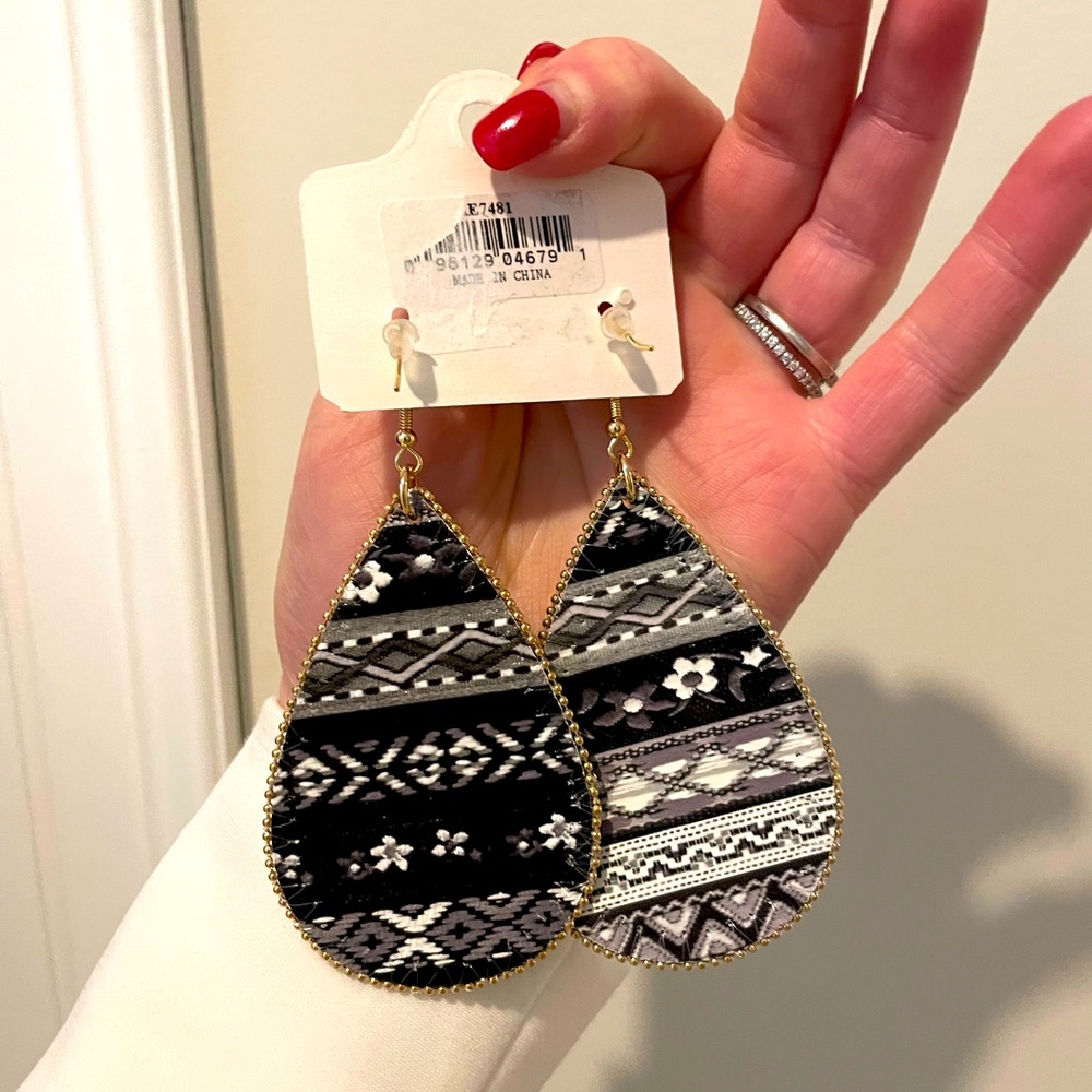 Ashlyn Rose Black, White, & Gold Dangly Earrings